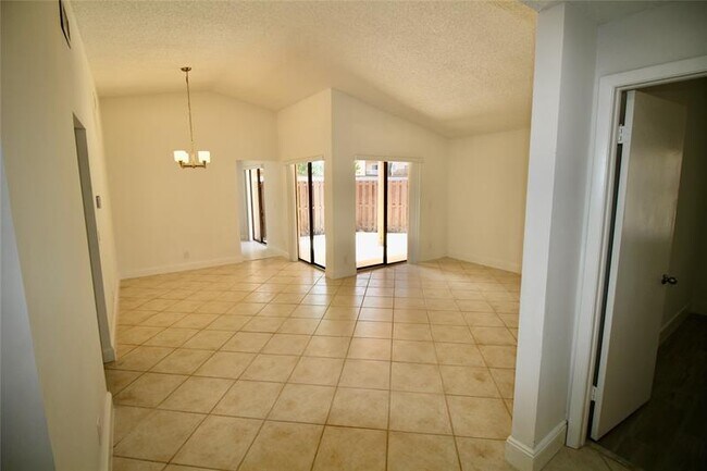 Foto del edificio - 17034 NW 66th Ct