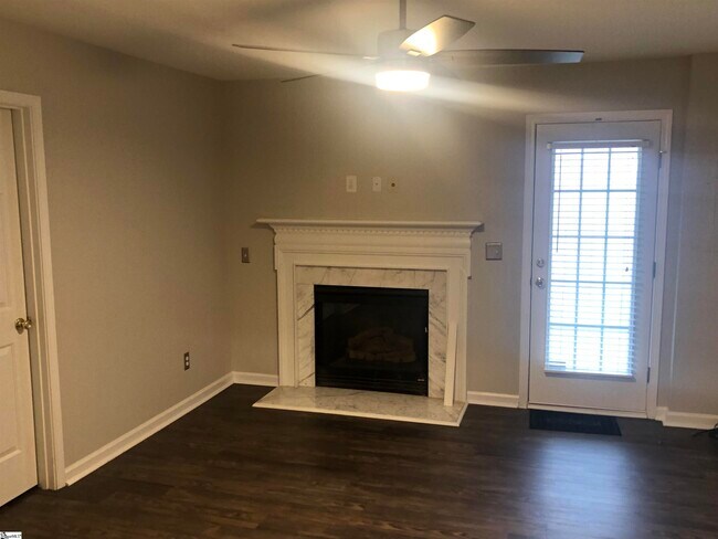Building Photo - 225 Cambria Ct