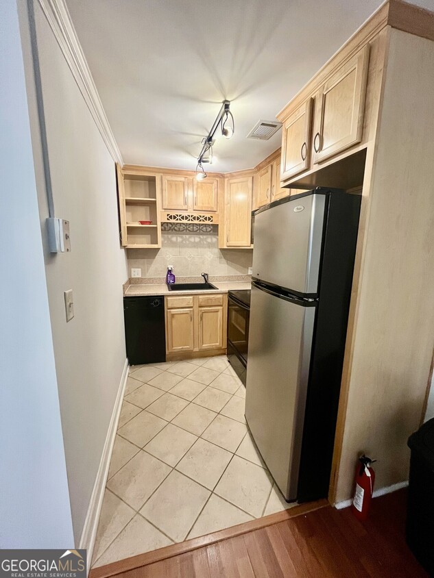 Building Photo - 2018 S Milledge Ave