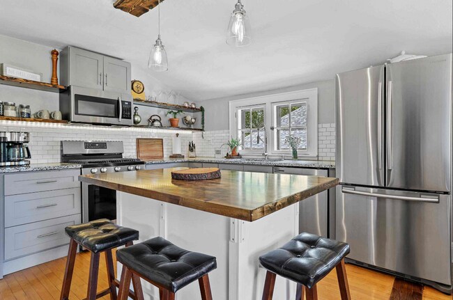 Foto del edificio - 2162 N 72nd St