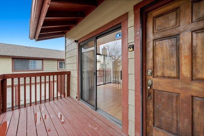 Building Photo - 850 Tamayo Dr
