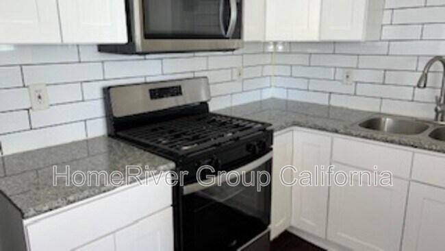 Building Photo - 683 El Camino Ave