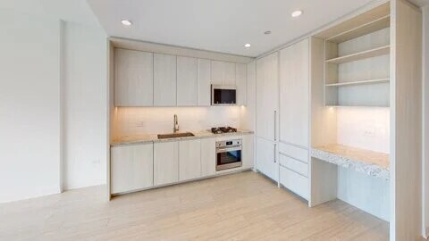 Building Photo - 375 N Halsted St