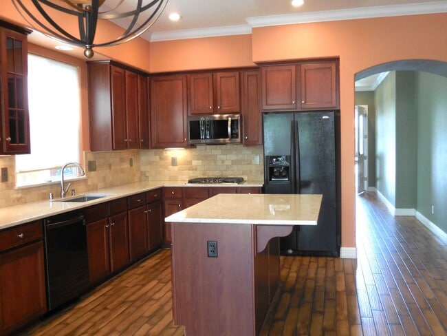 Building Photo - Spacious Single Story Home in Springlake!