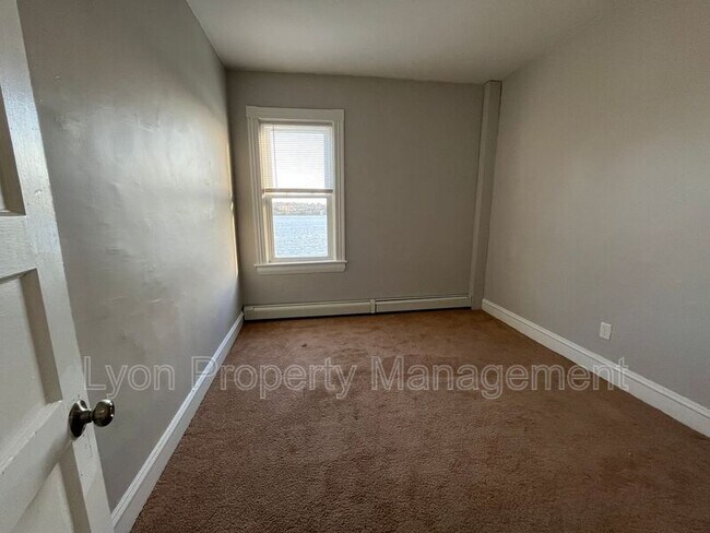 Foto del edificio - 1528 Riverside Ave