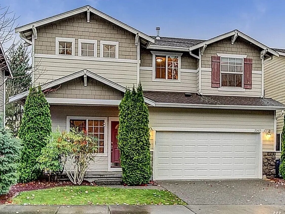 Foto principal - Available Now – 4 bed 2.5 bath Sq Ft Woodr...