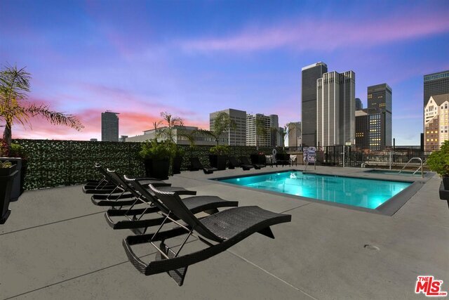 Foto del edificio - 312 W 5th St