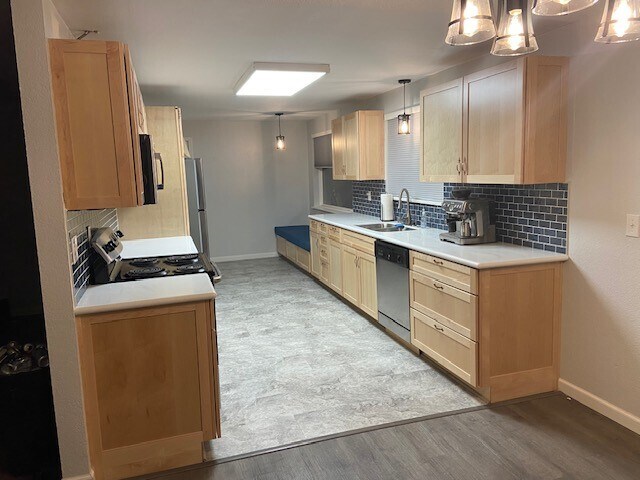 Cocina personalizada Mucho almacenamiento - 1611 S Geiger St