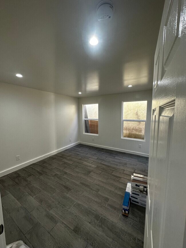 SUITE PRINCIPAL - 957 W 45th St