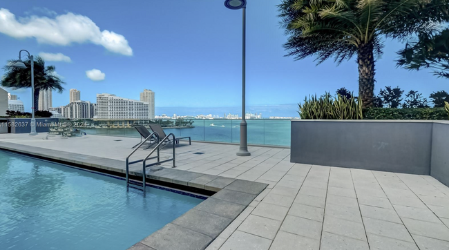 Building Photo - 1155 Brickell Bay Dr