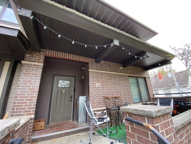 Building Photo - $4,400 | 5 Bedroom, 3 Bathroom Condo | NO ...