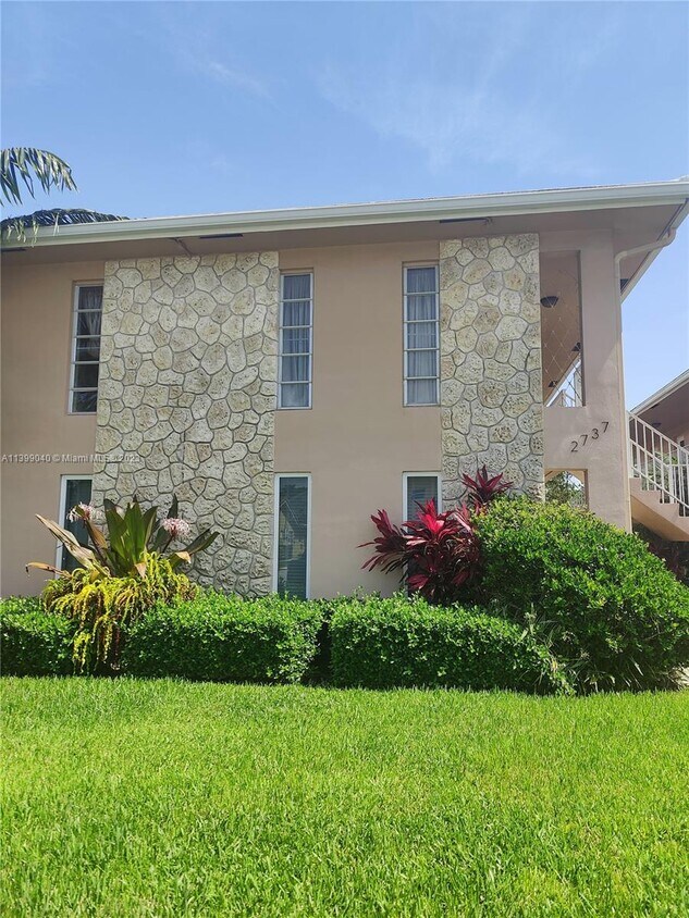 2737 NE 28th St Unit 5W, Lighthouse Point, FL 33064 Condo for Rent in