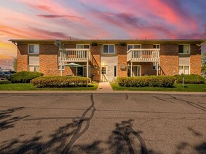 Building Photo - 125 E Van Riper Rd