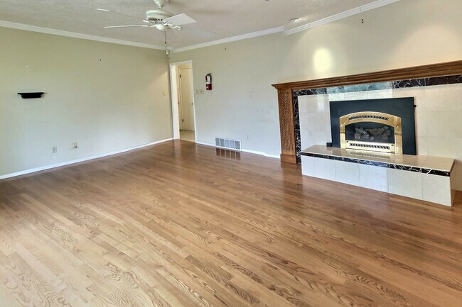 Building Photo - 1726 Lockey Ave