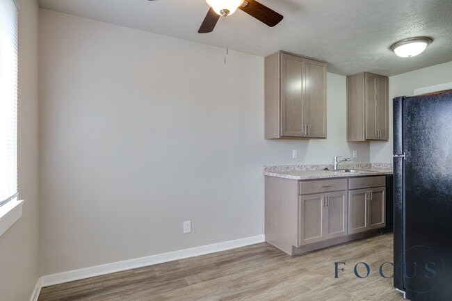 Building Photo - The Legends