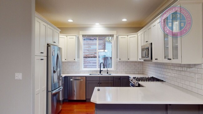 Building Photo - NO DEPOSIT WITH RHINO!!! Brooklyn Neighbor...