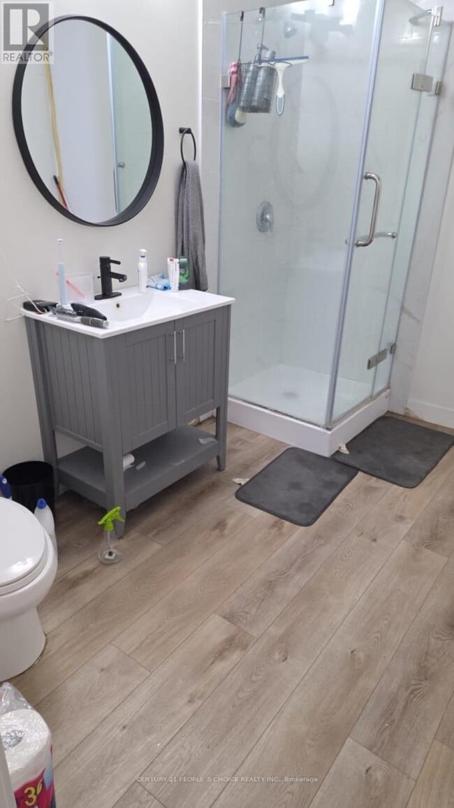 Building Photo - 692 Dundas St