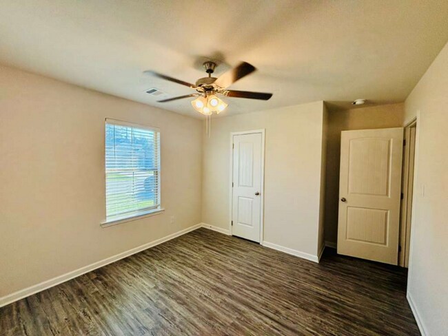 Foto del edificio - 24359 Dawson Ct