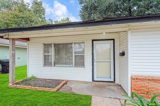 Foto del edificio - 6114 Doulton Dr