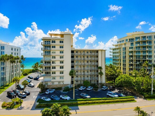 Building Photo - 1069 Hillsboro Mile