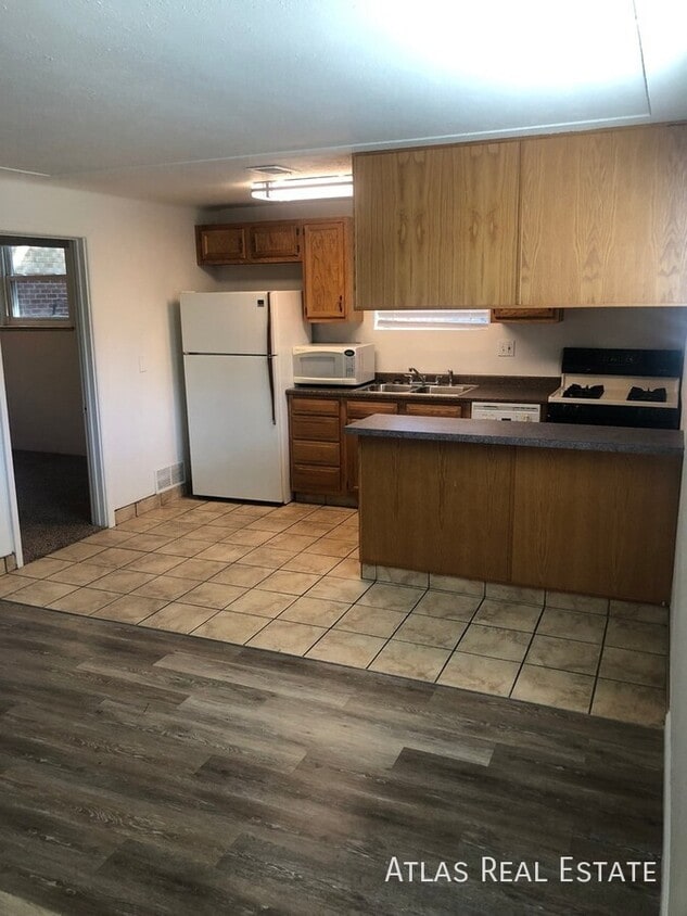 Photo - 2716 Grove Street-