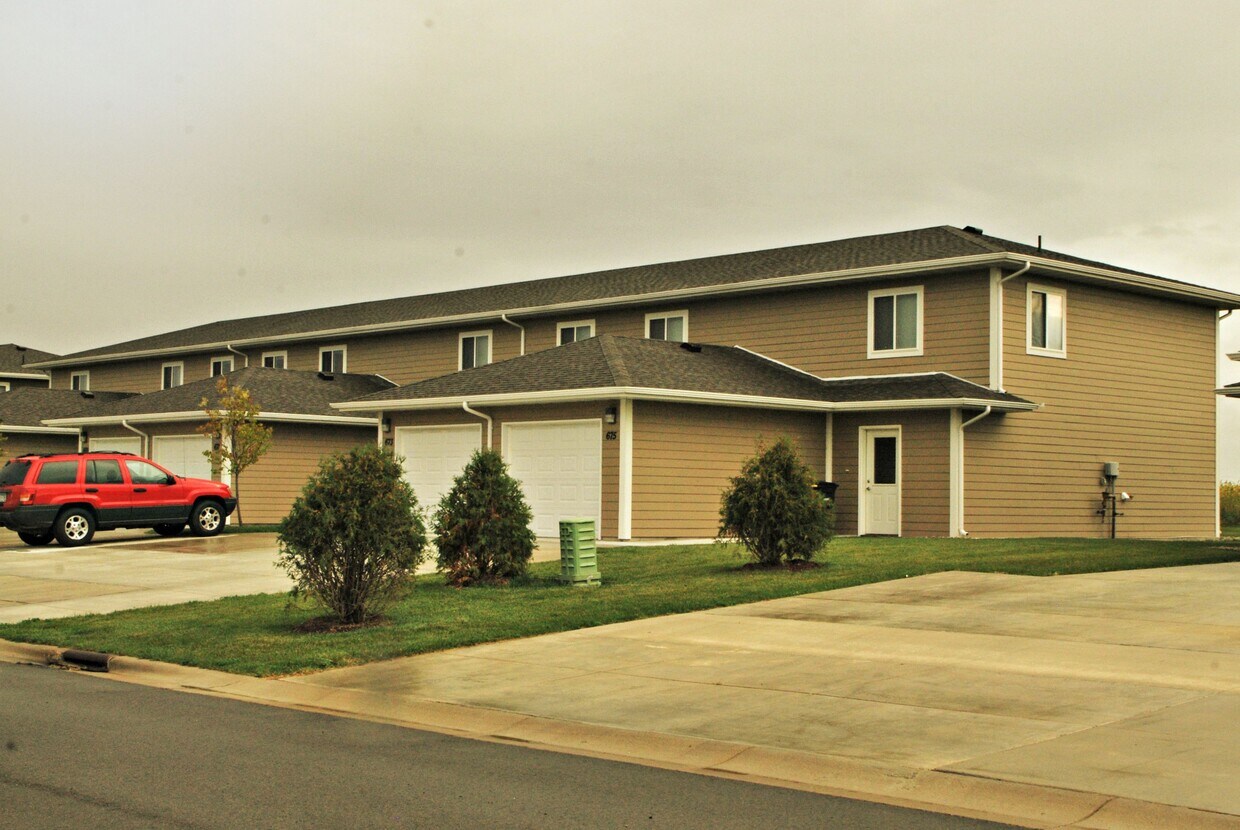 671 Maple Ln, Eagle Lake, MN 56024 Townhouse for Rent in Eagle Lake