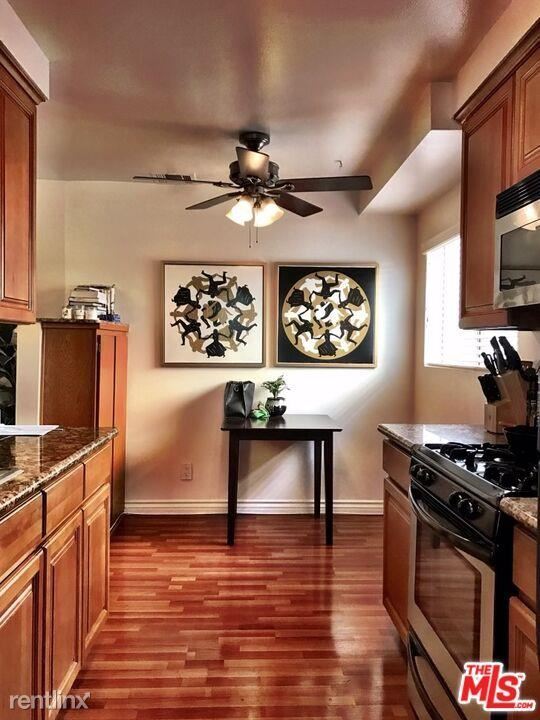Building Photo - 2 br, 2.5 bath Townhome - 4238 Whitsett Av...