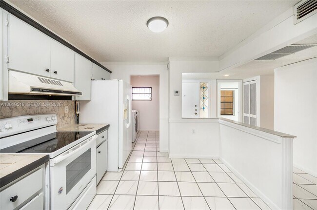 Foto del edificio - 1220 SW 131st Pl Cir W
