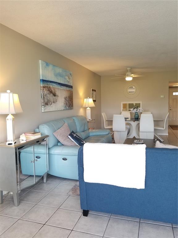 Foto del edificio - 7461 W Country Club Dr N