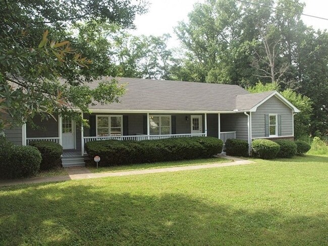 Building Photo - Spacious 2Bd/2Ba Duplex - Move-In Ready!