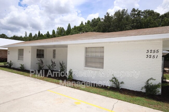 Foto del edificio - 3253 Bloomingdale Villas Ct