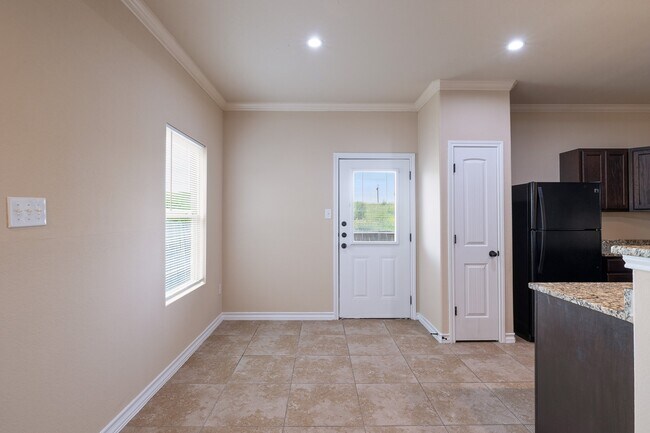 Building Photo - 7007 Micayla Cv