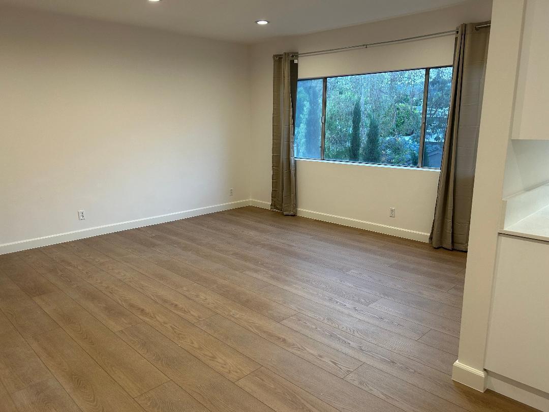 Foto principal - 144 N Wetherly Dr