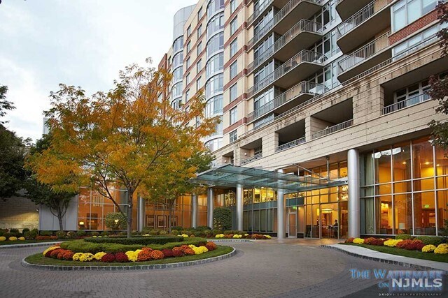 Foto principal - 8100 River Rd
