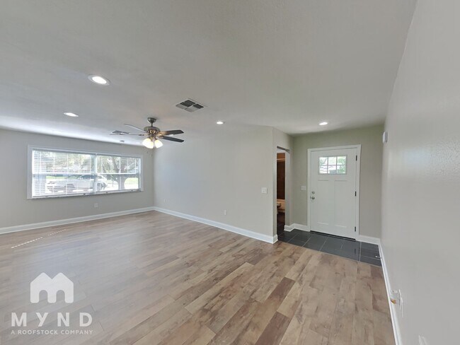 Building Photo - 13014 Woodward Dr