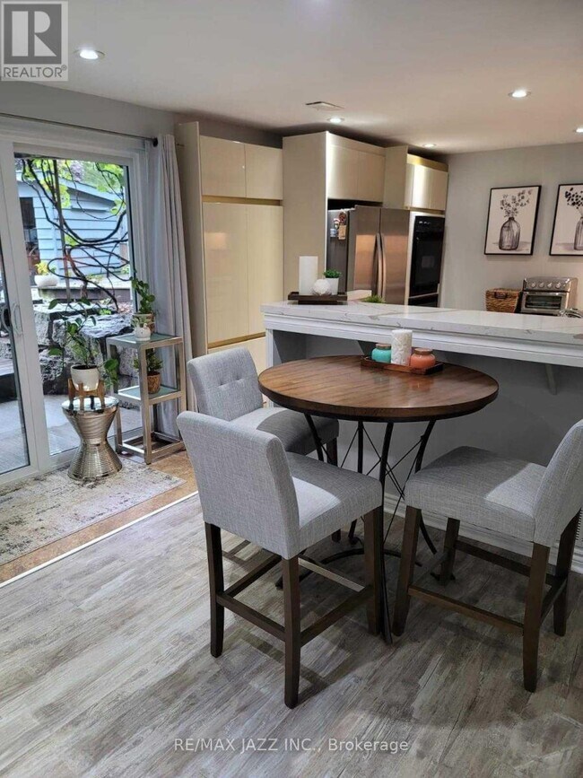 Building Photo - 900 Juniper St