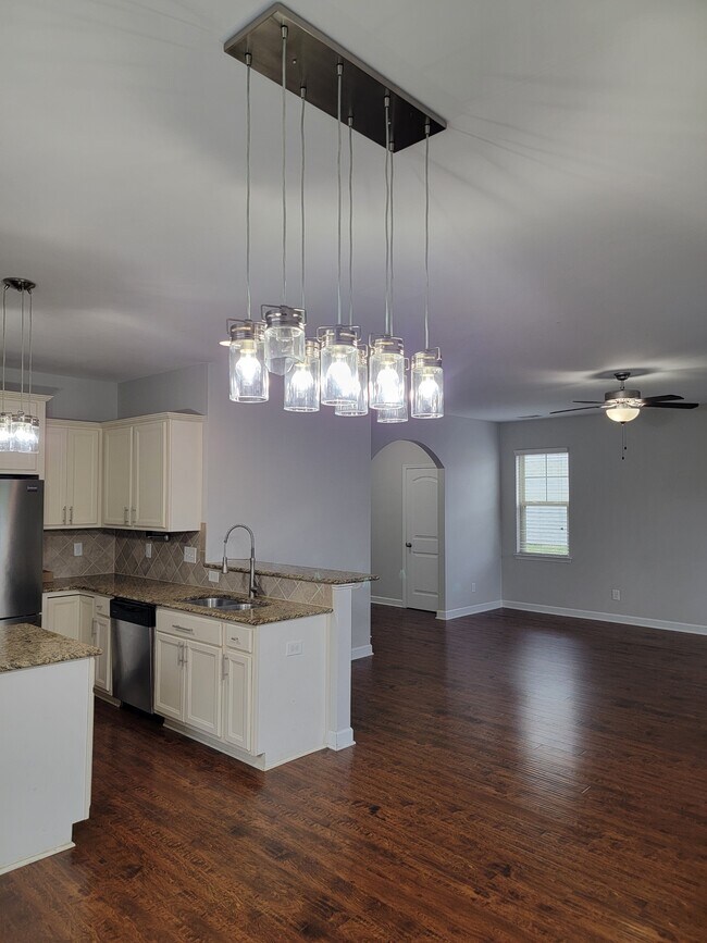 Building Photo - 4561 Headwind Dr