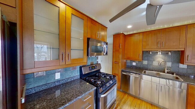 Foto del edificio - Beautiful Lakewood ranch-style home near Jackson Park