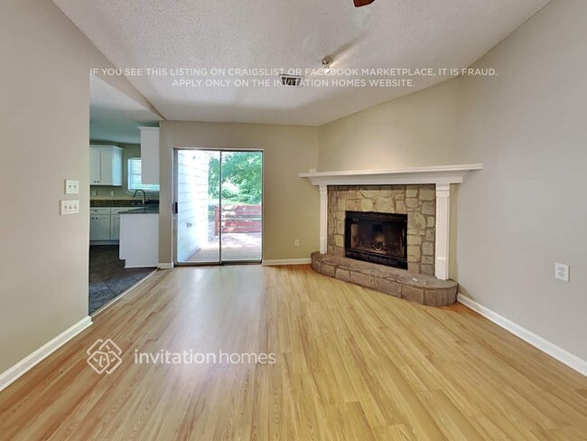Foto del edificio - 724 Russell Ridge Rd