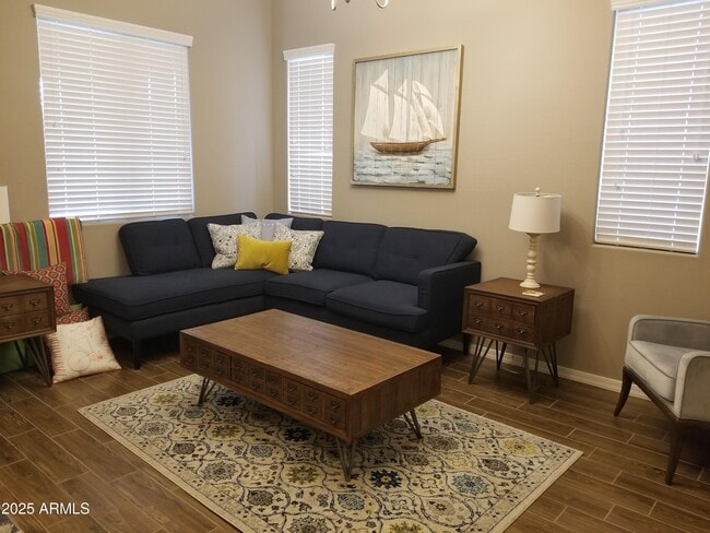 Foto del edificio - 3110 E Austin Dr