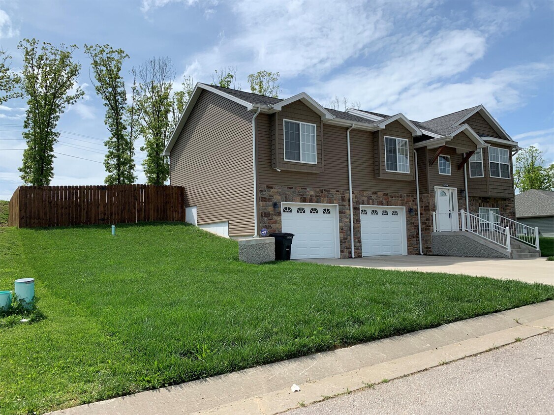 Primary Photo - 16654 Holy Cross Ln
