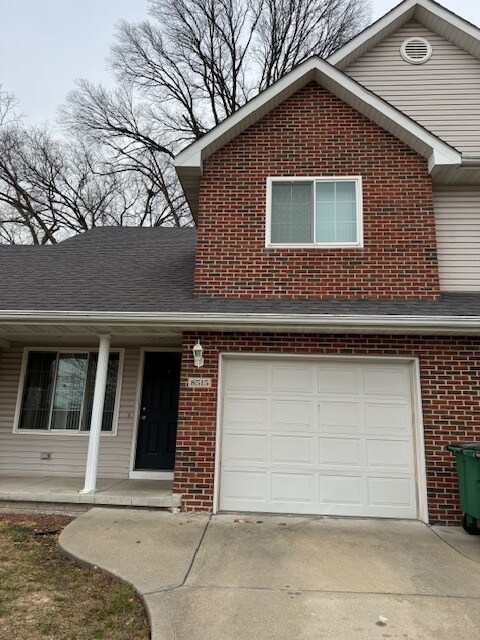 Foto principal - 8515 Clark St