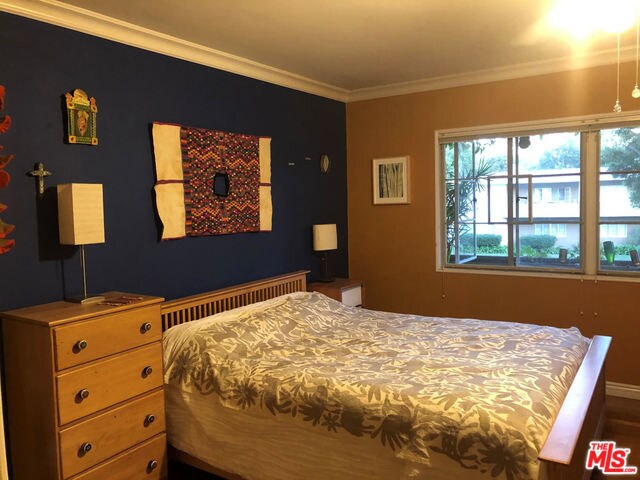Building Photo - 5257 1/2 Village Green