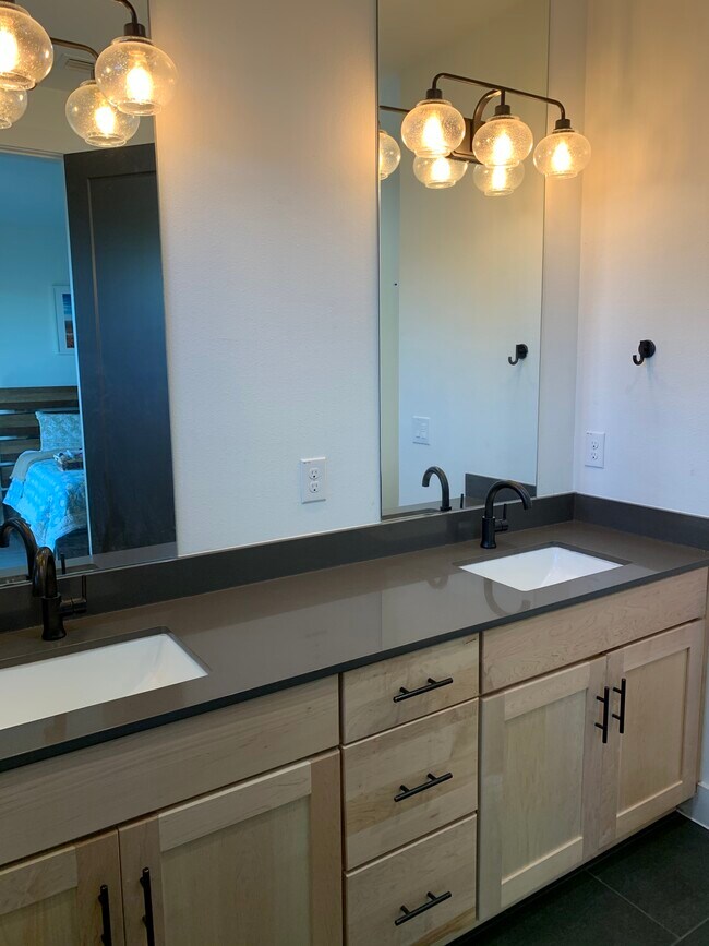 1st floor bathroom - 3700 Clawson Rd