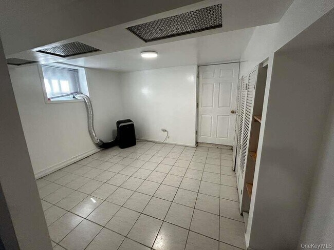 Foto del edificio - 30 Ferdinand Pl