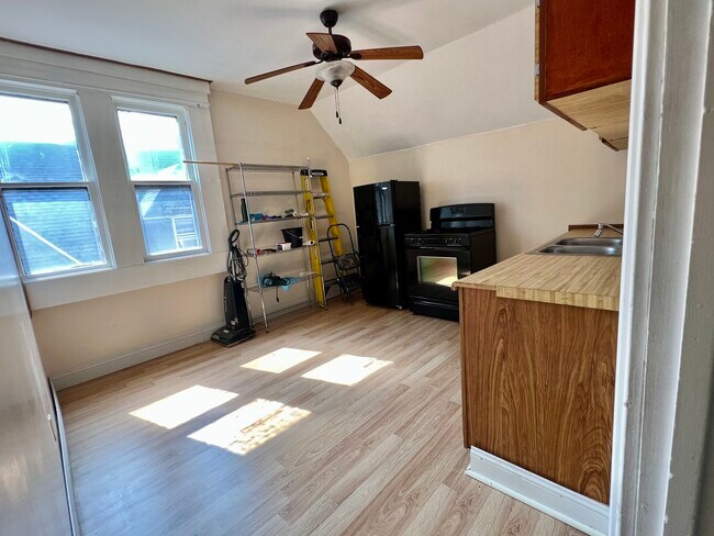 Eat-in-Kitchen w/gas range - 97 Hodge Ave