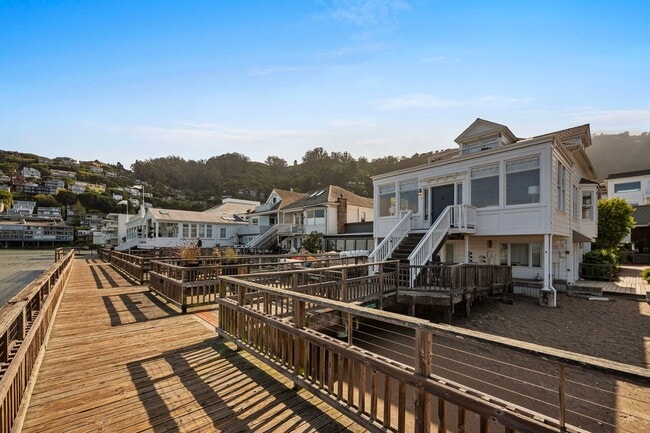 Building Photo - 215 Bridgeway-2
