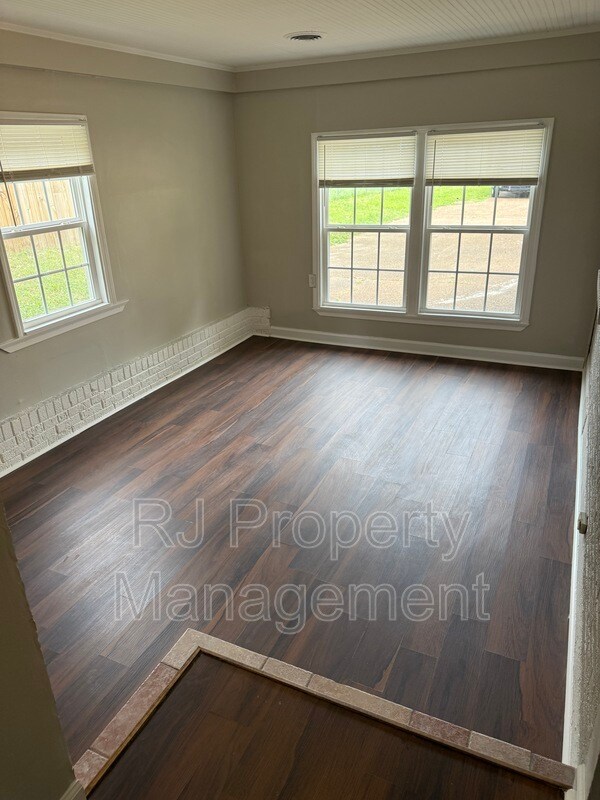 Foto del edificio - 3215 Barron Ave