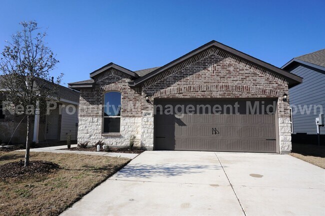 Foto del edificio - Welcome to this charming 3-bedroom, 2-bath...