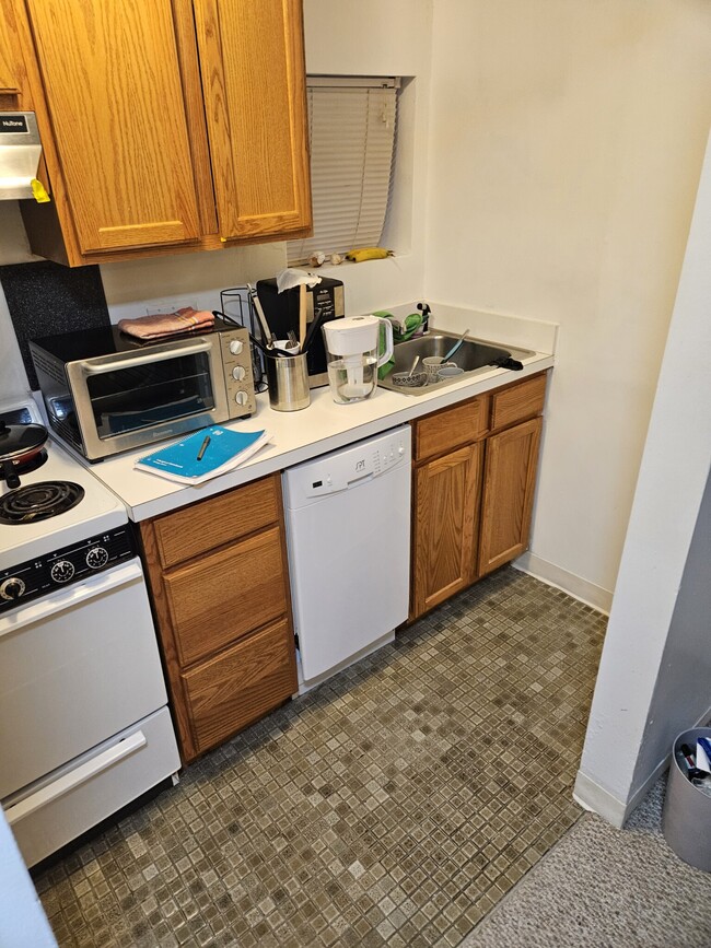 Building Photo - 1321 Boylston St